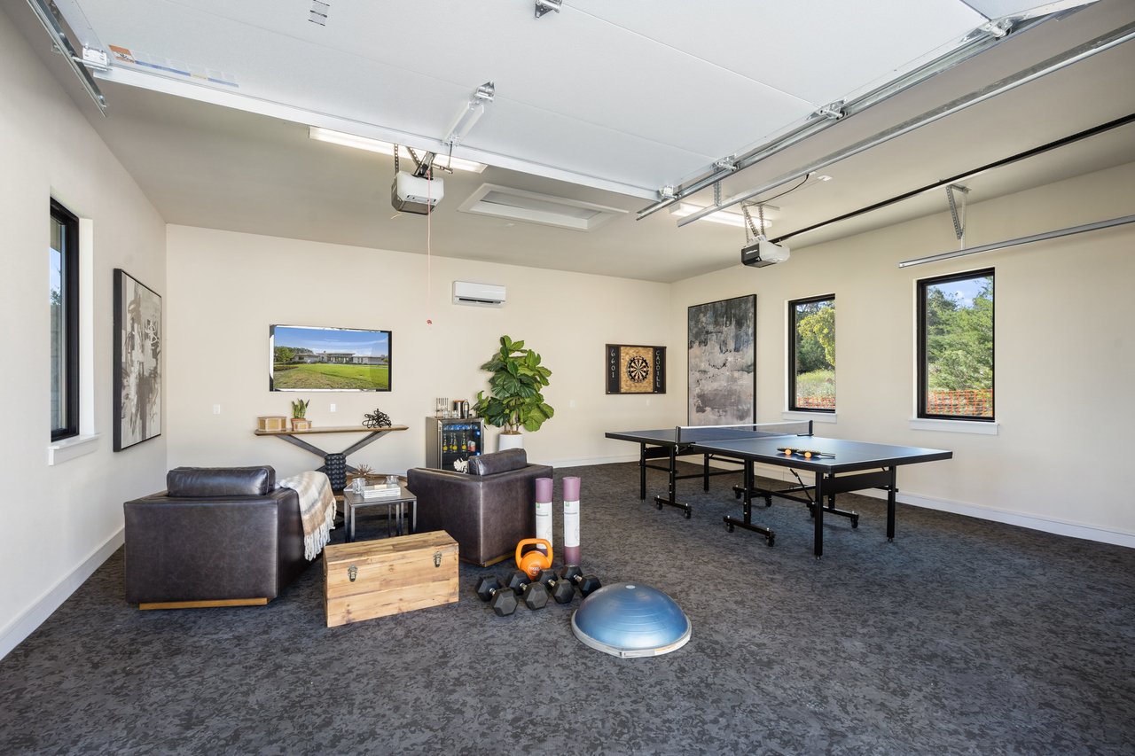 Bee Caves Single Story with Air Conditioned 2nd 2-Car Garage/ADU