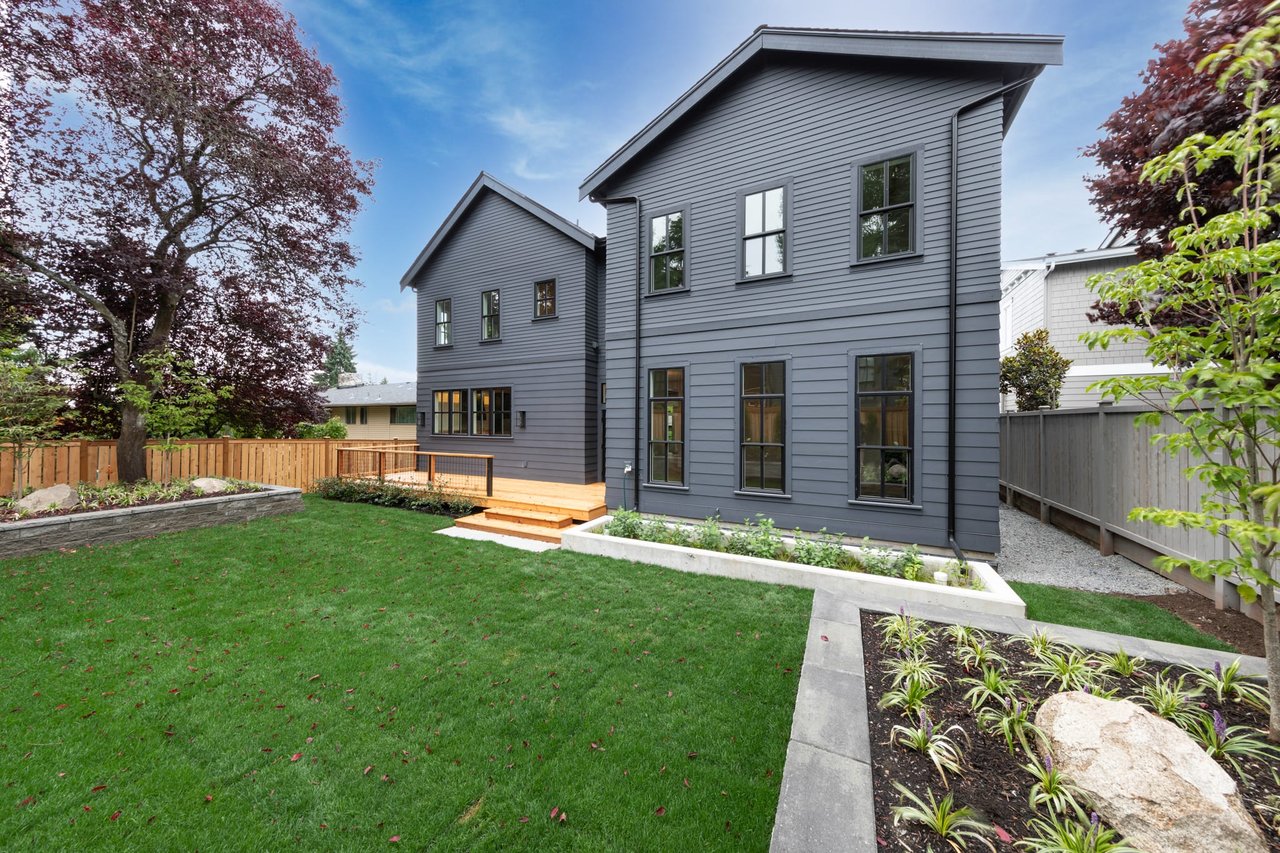 6850 39th Ave NE