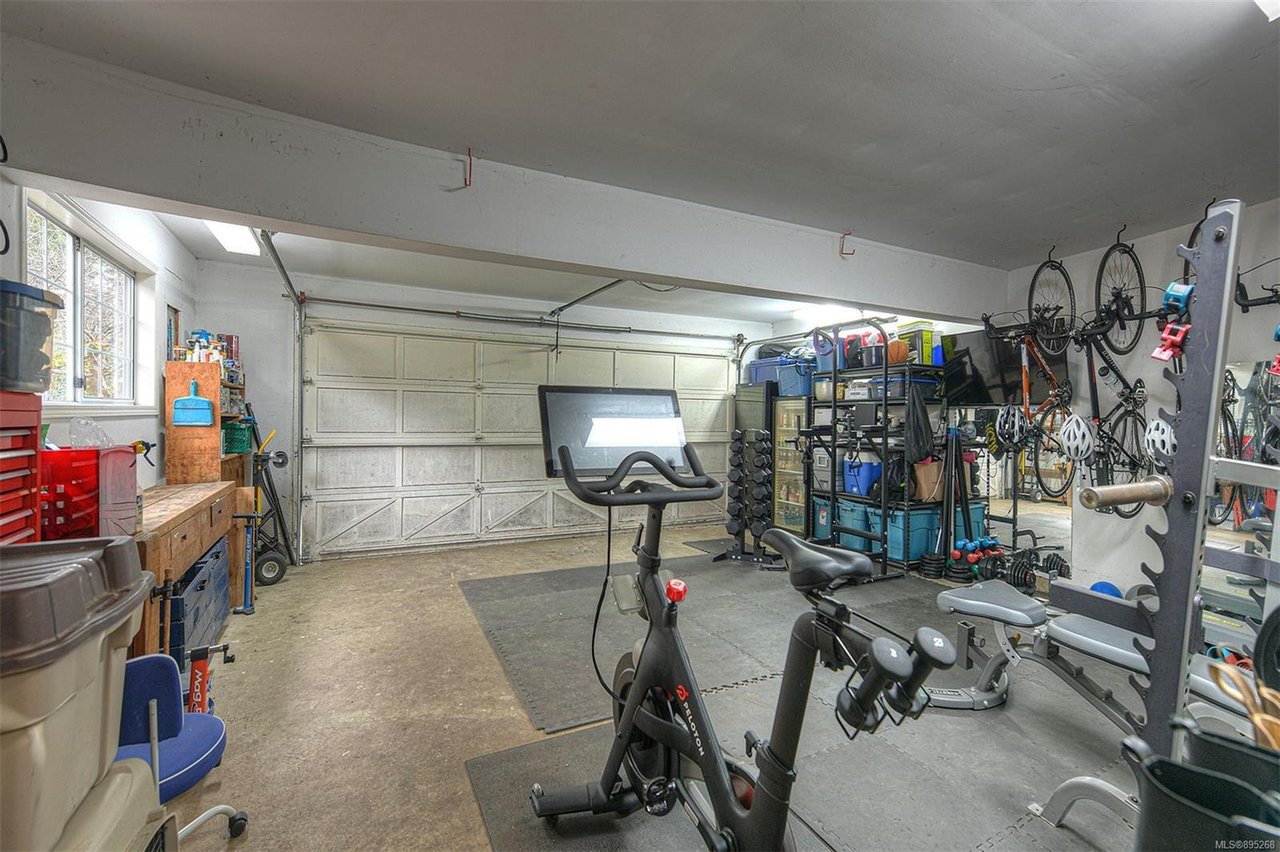 751 Helvetia Cres