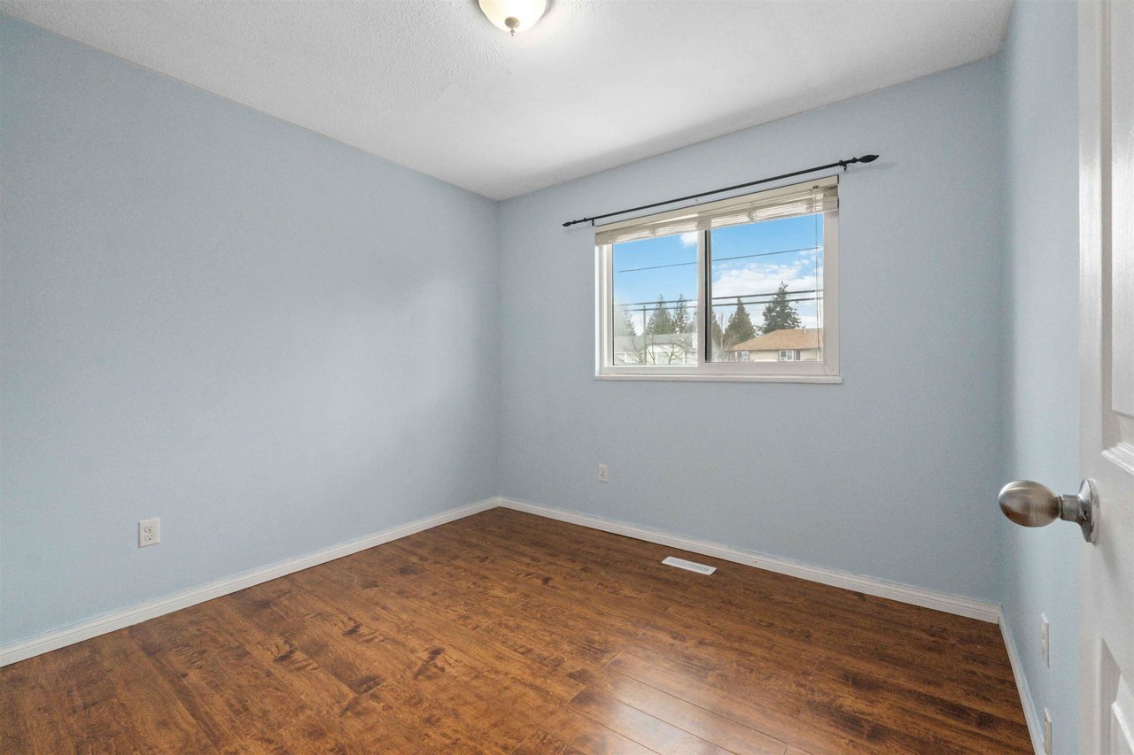 15774 96 Ave