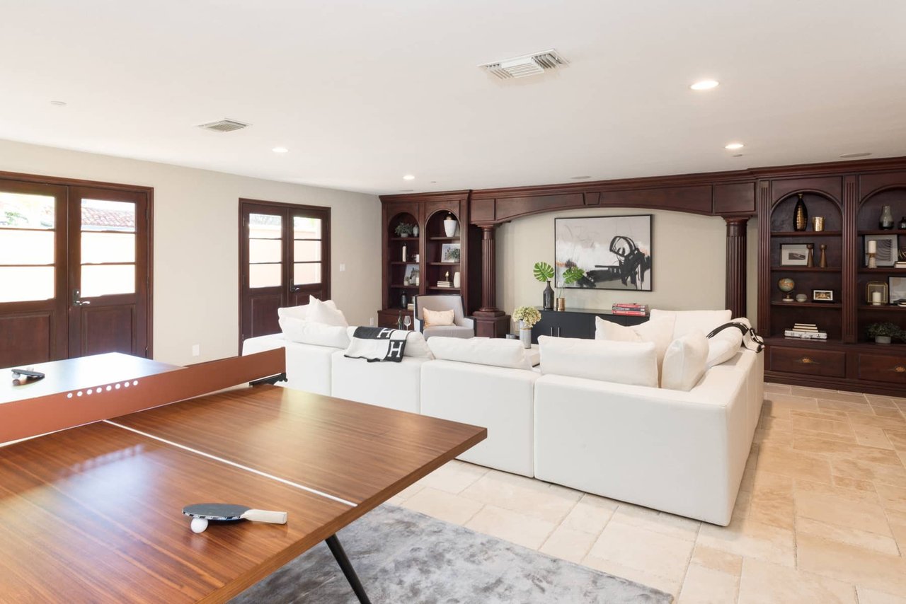 9821 Beeson Dr