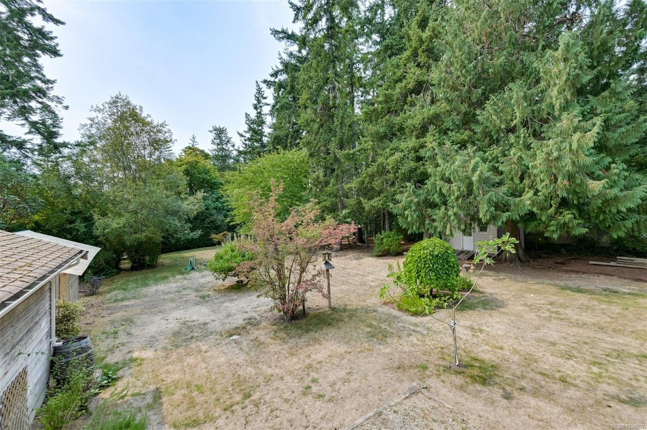 2587 MacDonald Dr