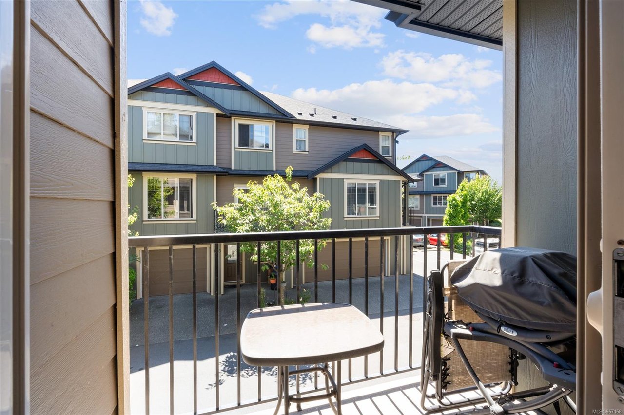102-2920 Phipps Rd, Langford