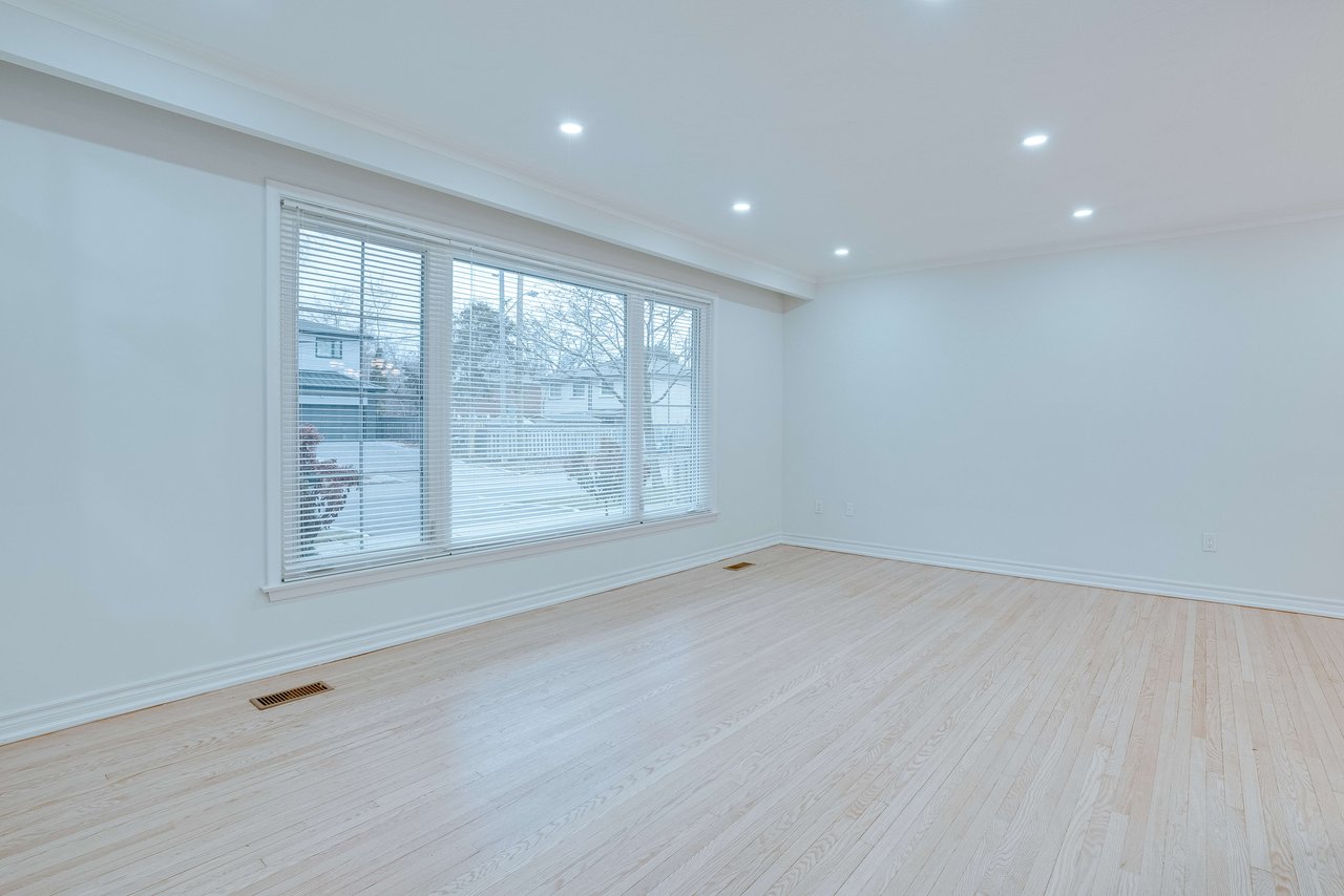 25 Karen Rd Unit: Upper