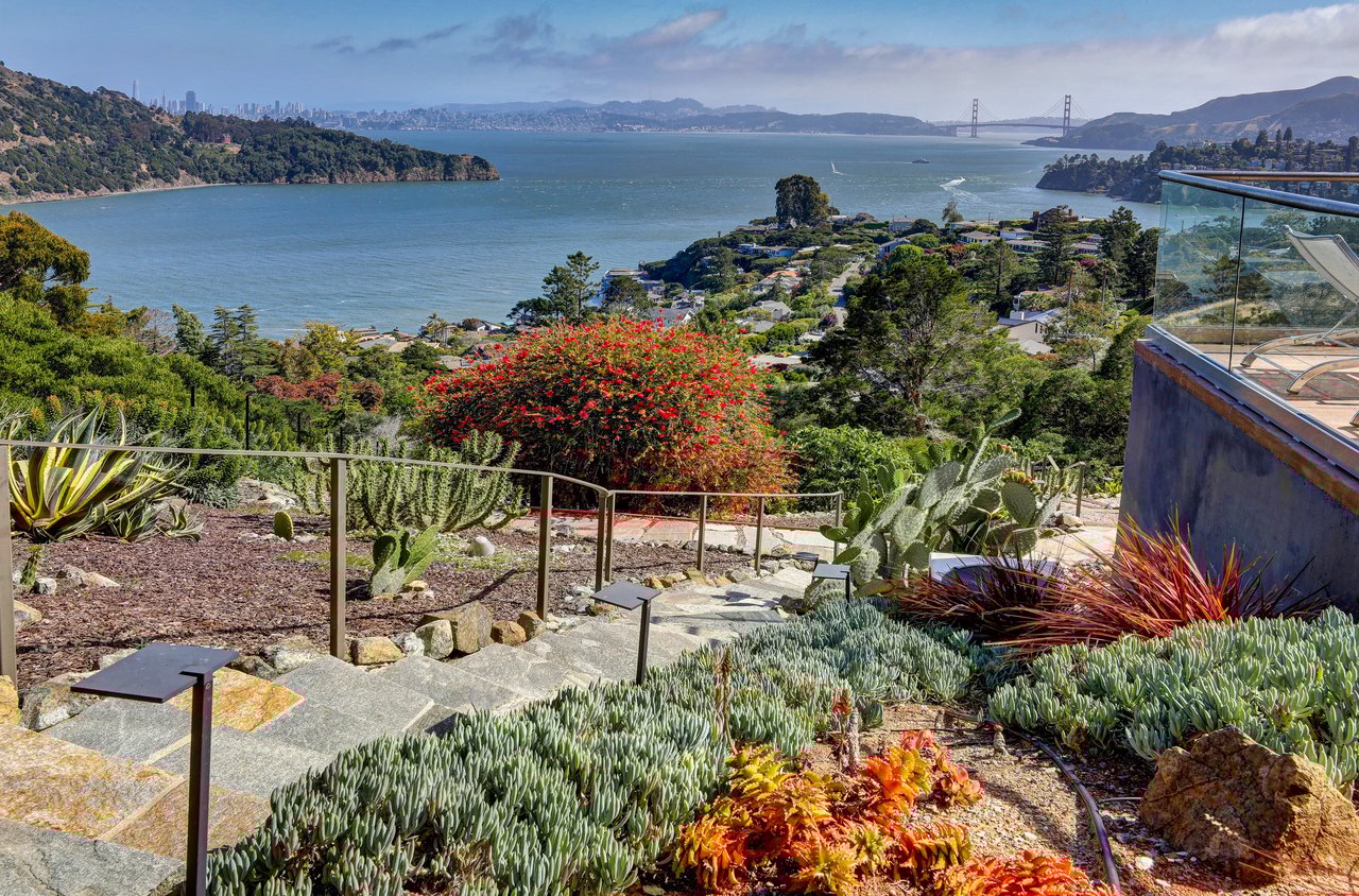 State of the Art Contemporary Retreat with World Class Views