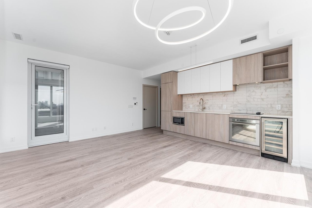 2020 Bathurst St Unit: 1121