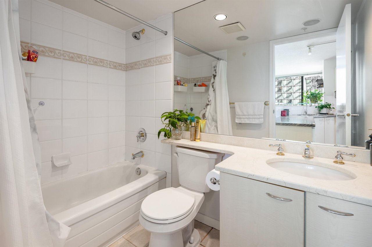 705-1331 Alberni St