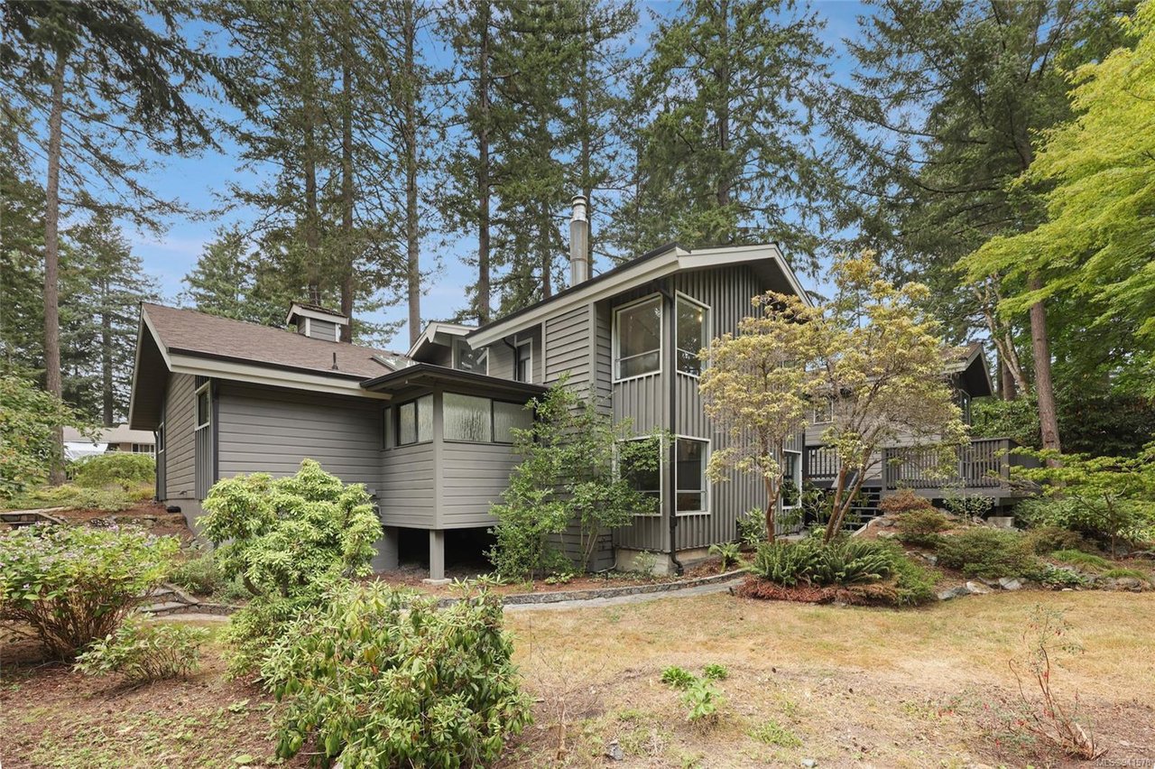 4527 Emily Carr Dr
