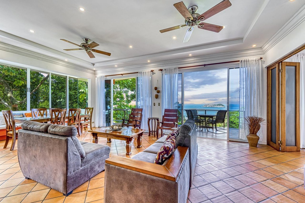 Villa Alegria with Outstanding Ocean View and Short Walk to the Beach