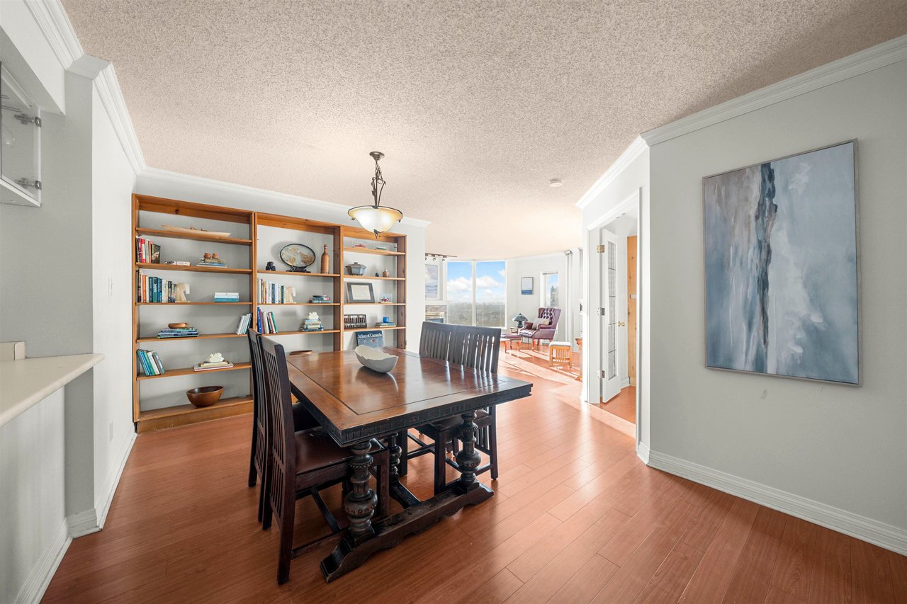 1604-1135 Quayside Dr