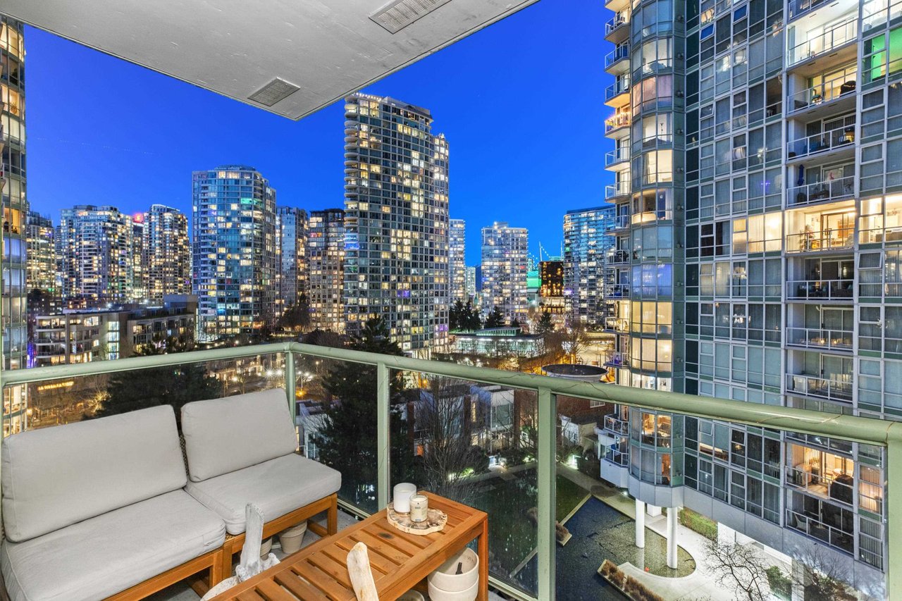 1003-1099 Marinaside Cres