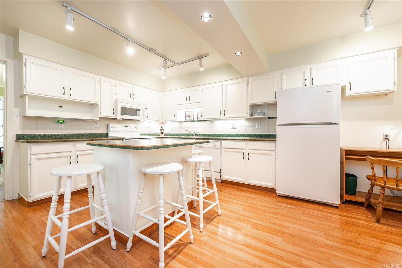 8-1019 Pemberton Rd