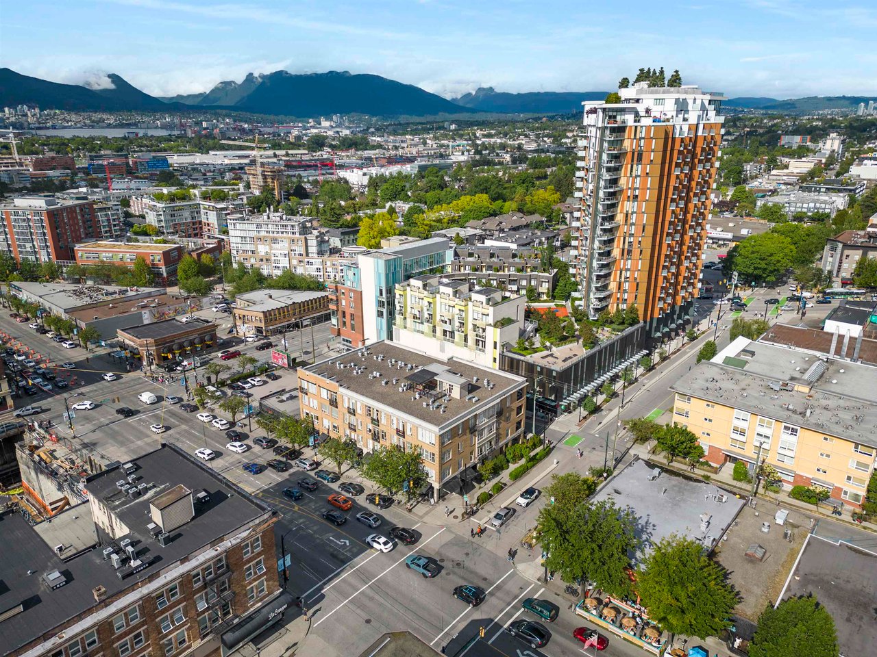 312-205 E 10th Ave