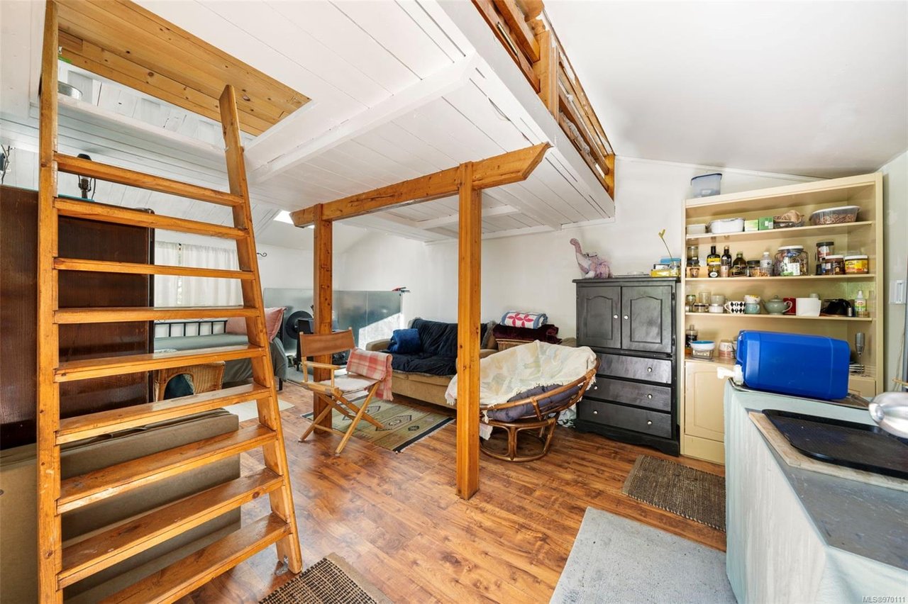 10226 South Shore Rd, Honeymoon Bay