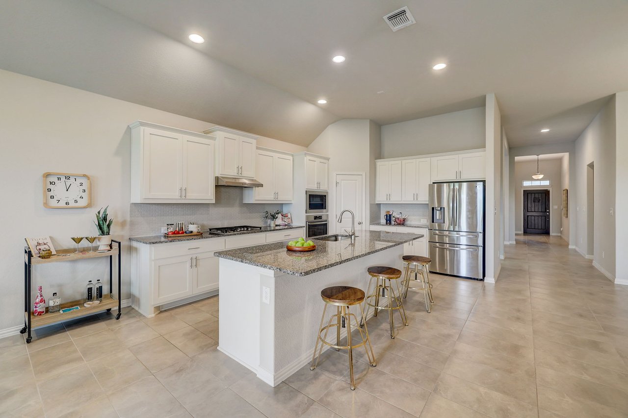 Charming single-story home in the desirable Paloma Lake in RR that backs to a greenbelt!