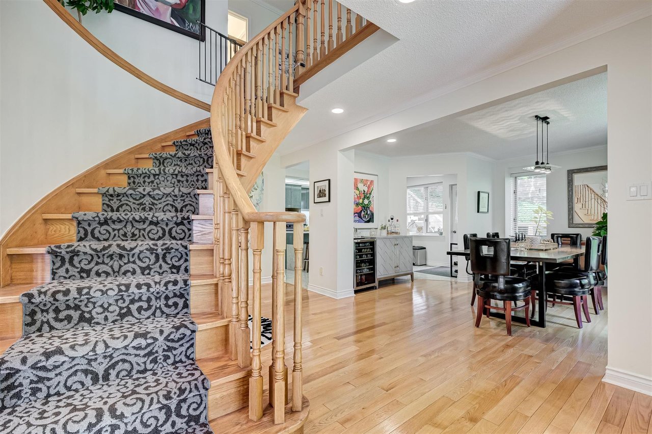 26 Bethune Blvd
