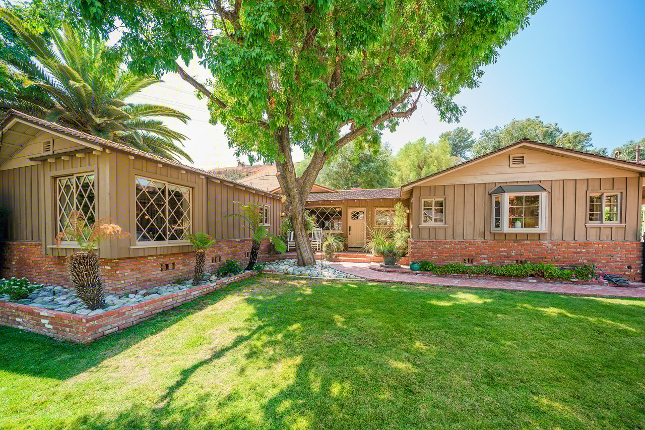 A Lil Bit O' Country in Shadow Hills * SOLD at full price