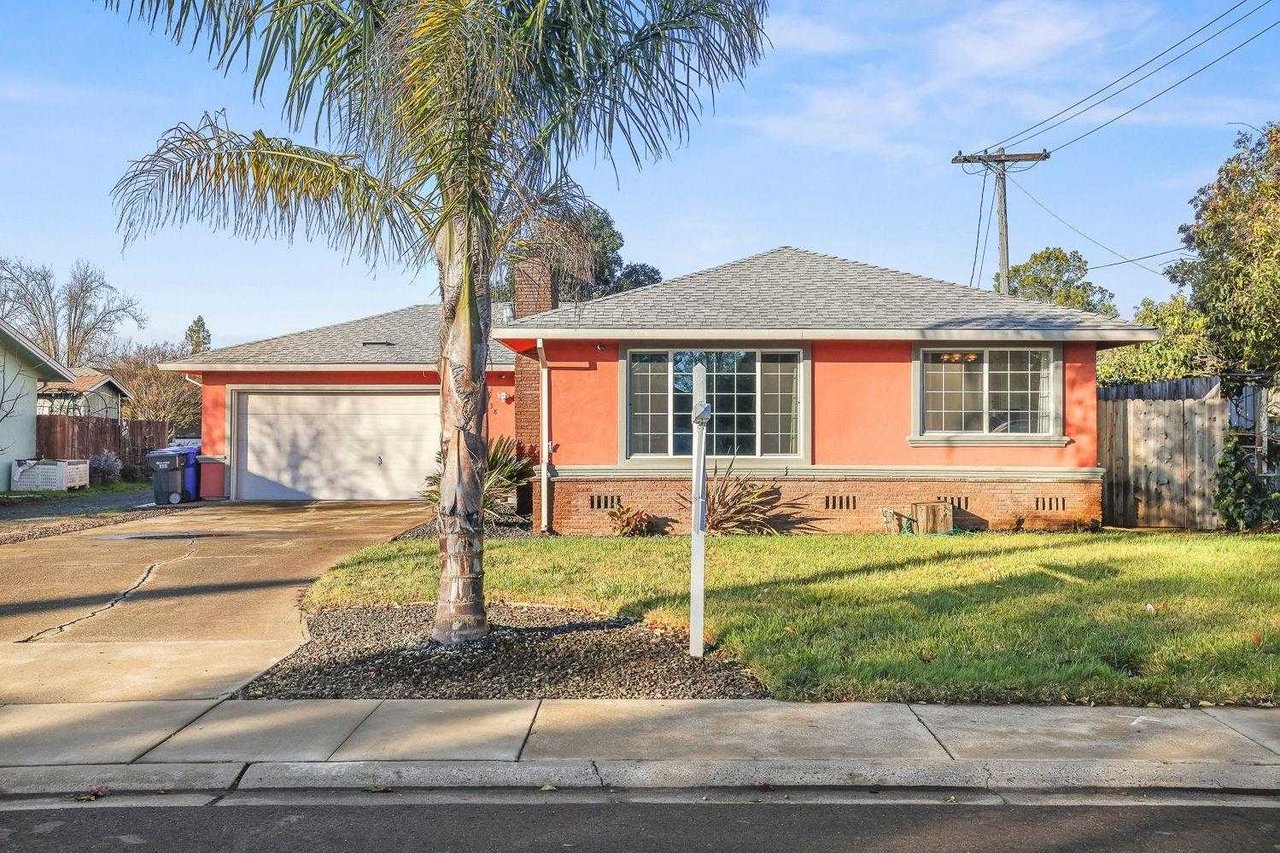 238 W Oak Avenue