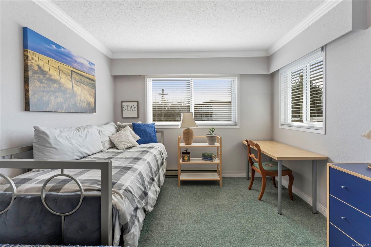 204-848 Esquimalt Rd