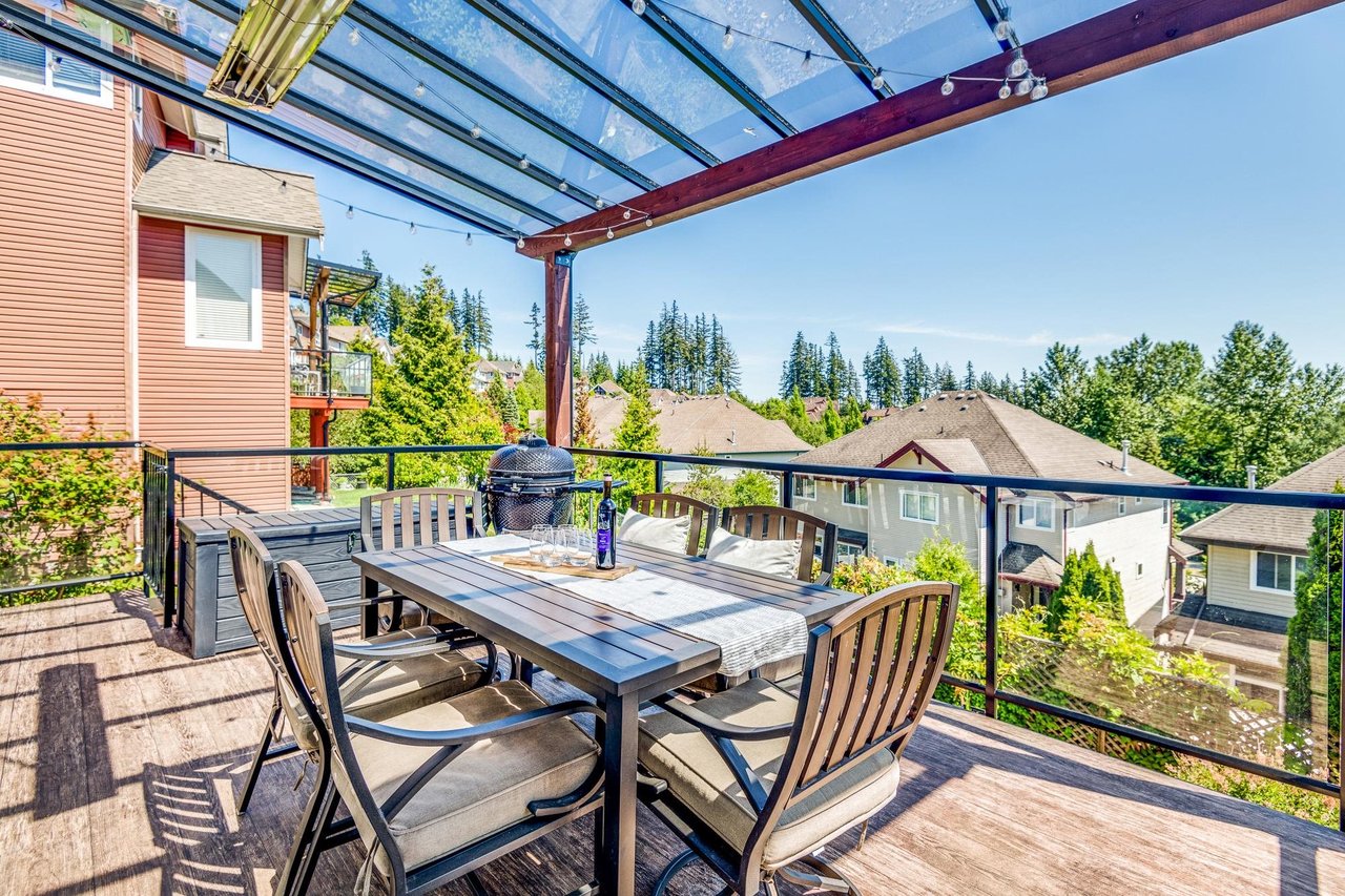 12 Greenleaf Dr