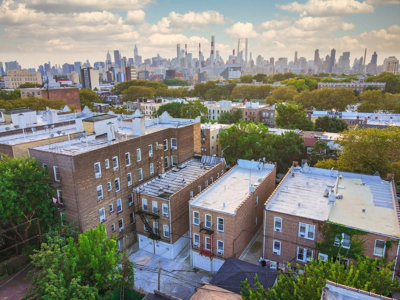 35-11 28th St