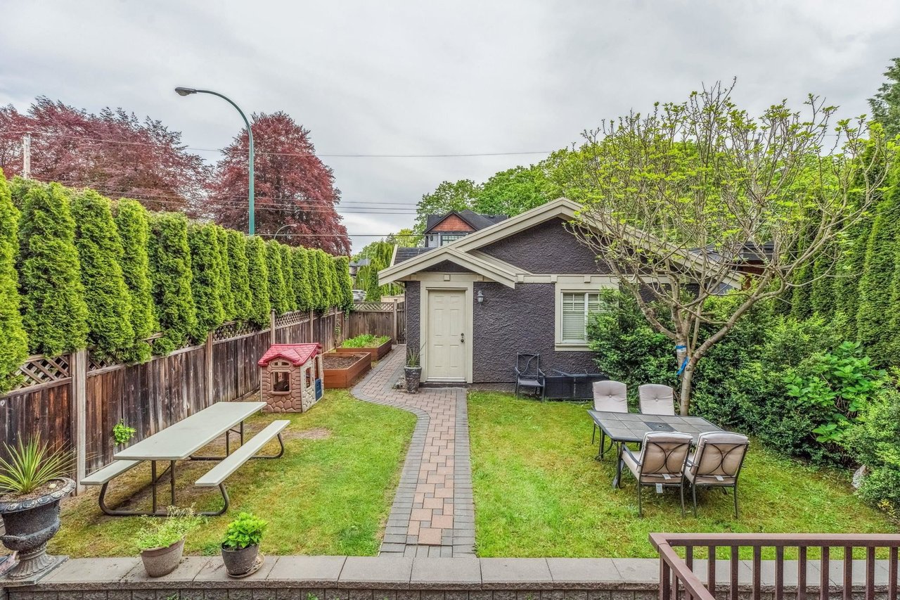 2806 W 12th Ave