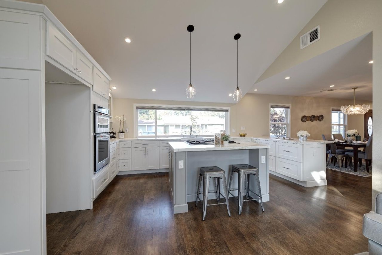 1093 Sunlite Dr