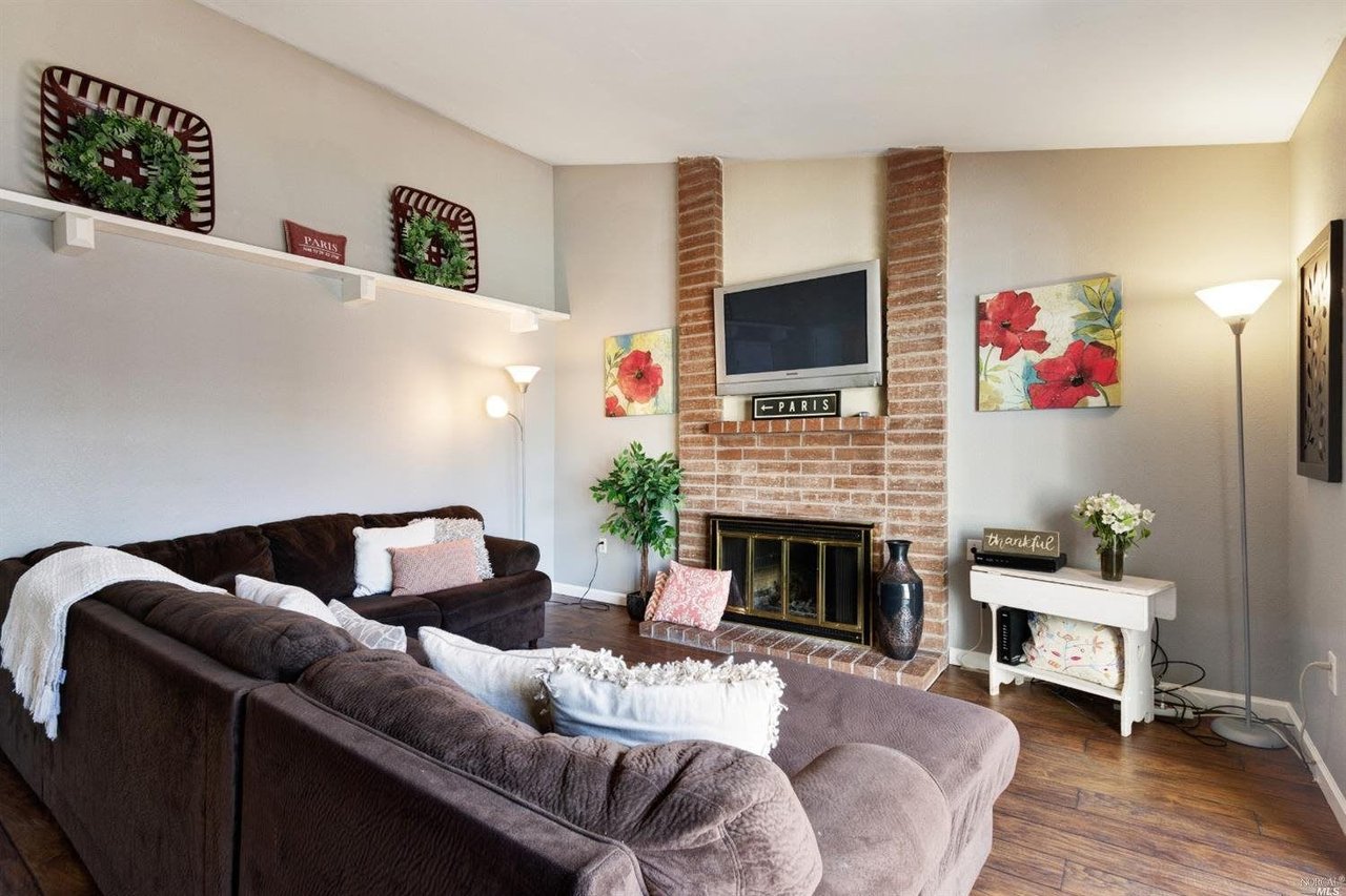 701 Bordeaux Dr