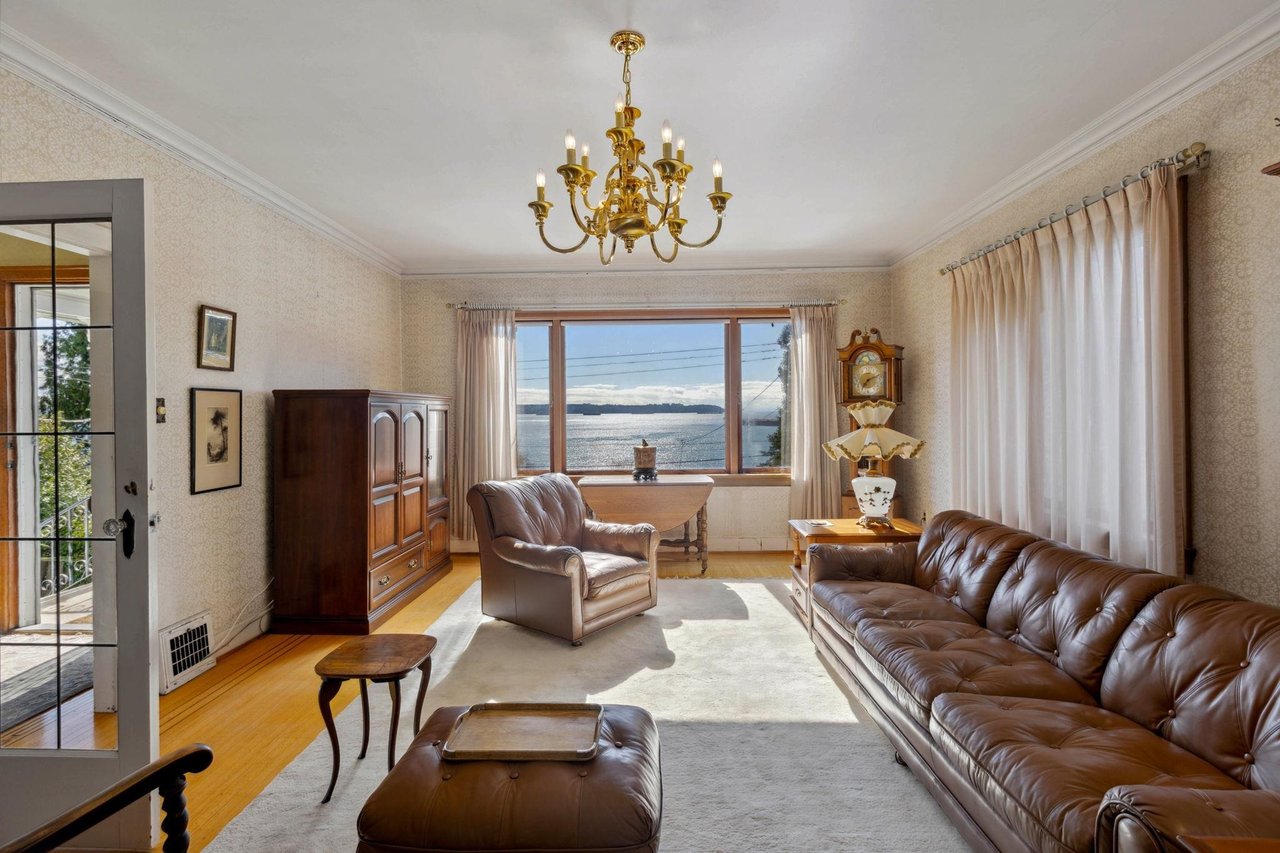 3379 Marine Dr