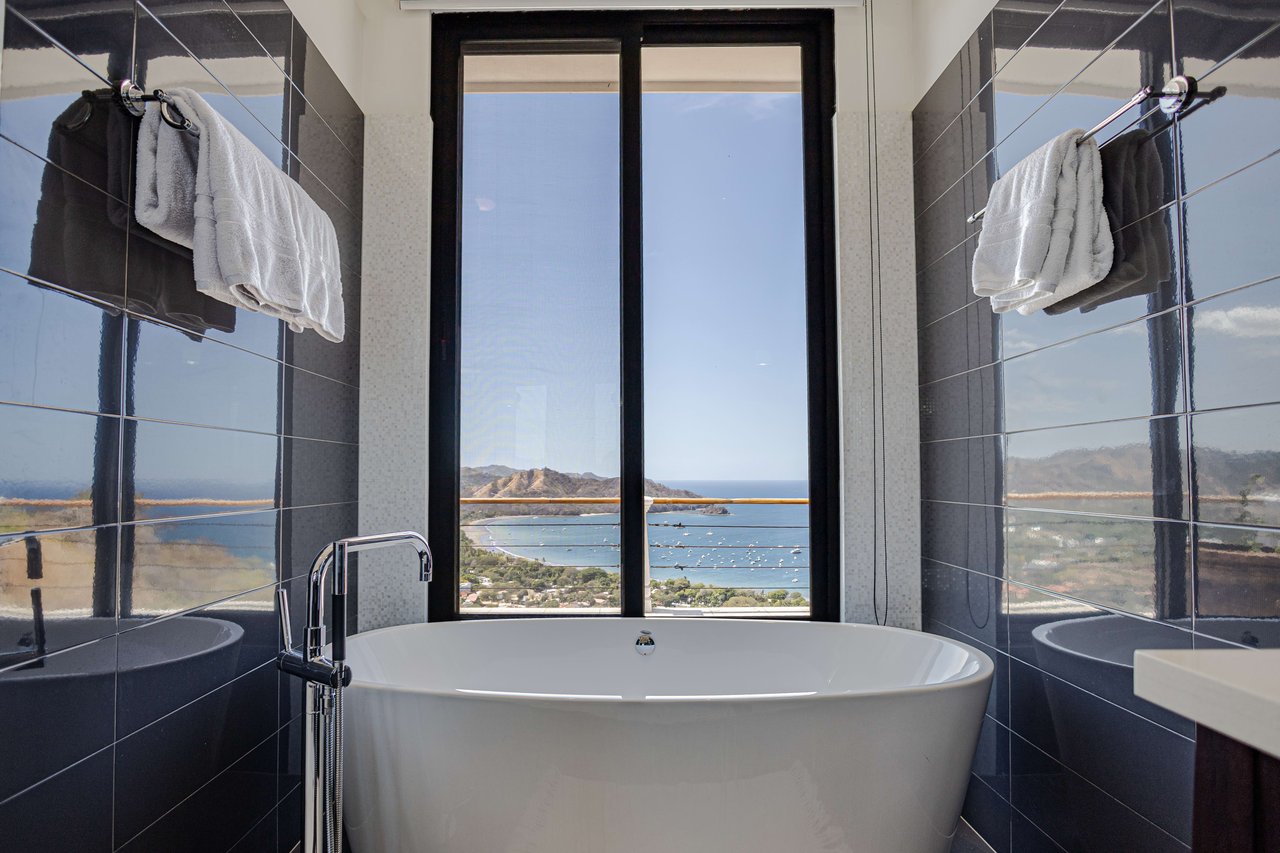 Luxurious 5 Bedroom Home With Stellar Ocean Views