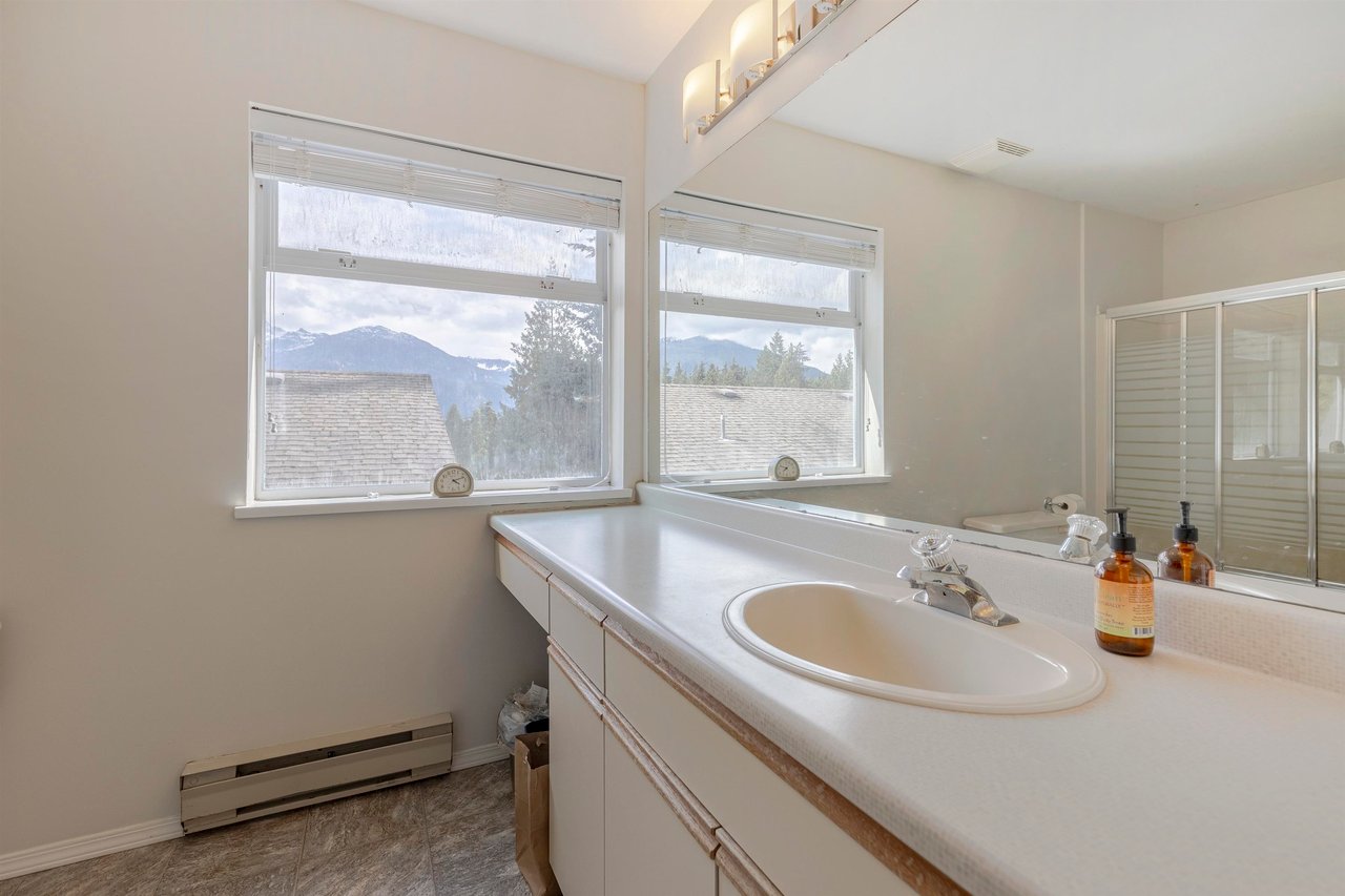 1037 Tobermory Wy