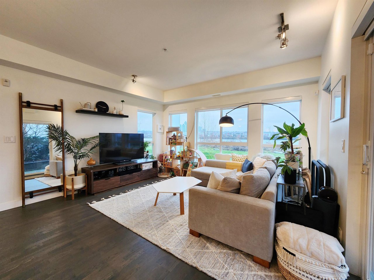 112-10033 River Dr