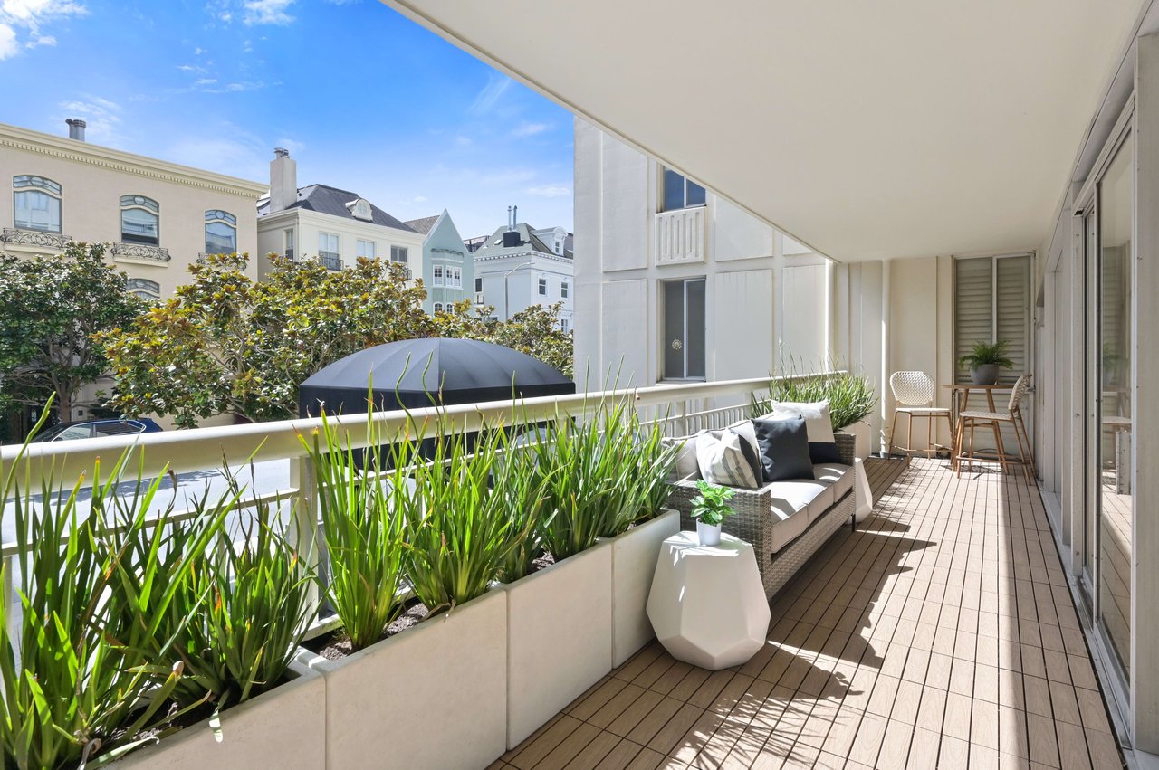 Large Condo & Terrace at 2200 Pacific