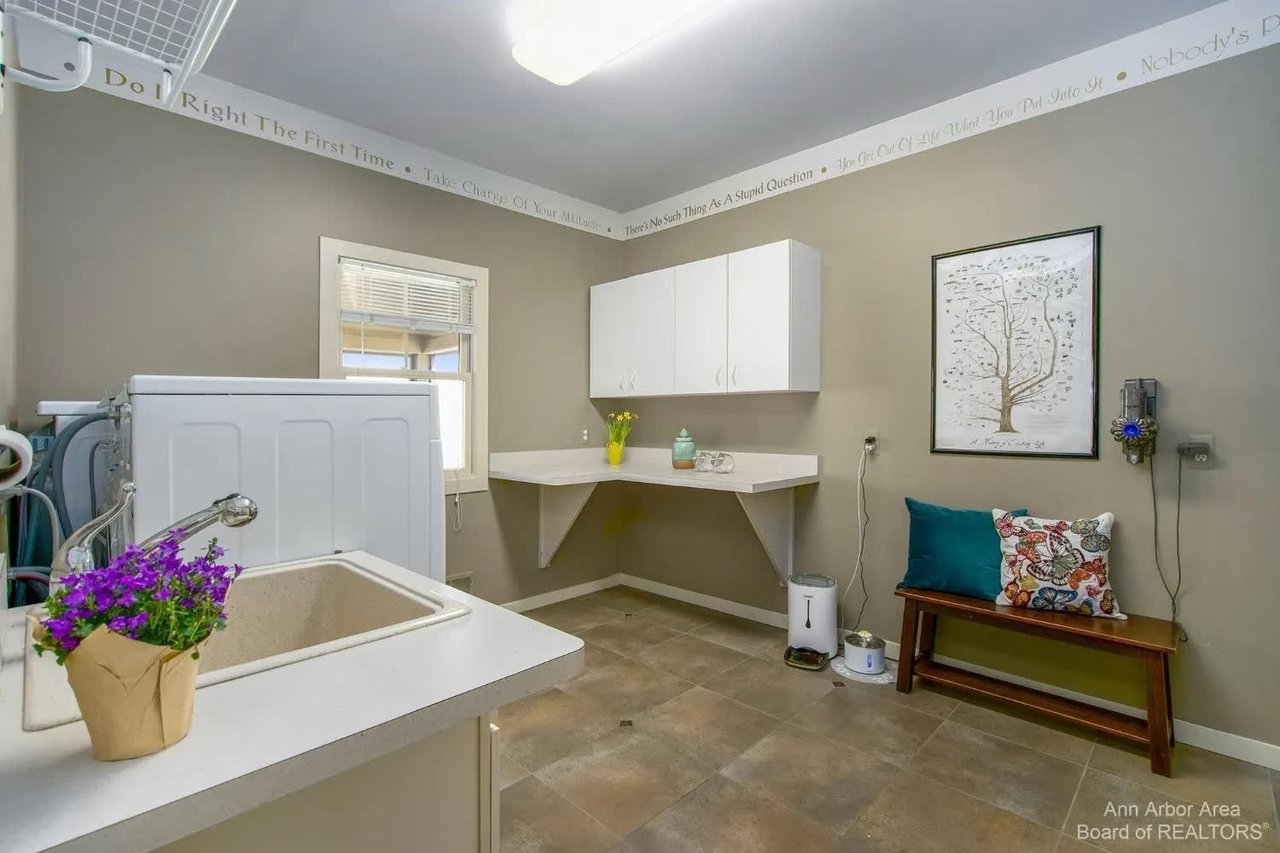 2566 Thornapple Drive, Ann Arbor, MI 48103