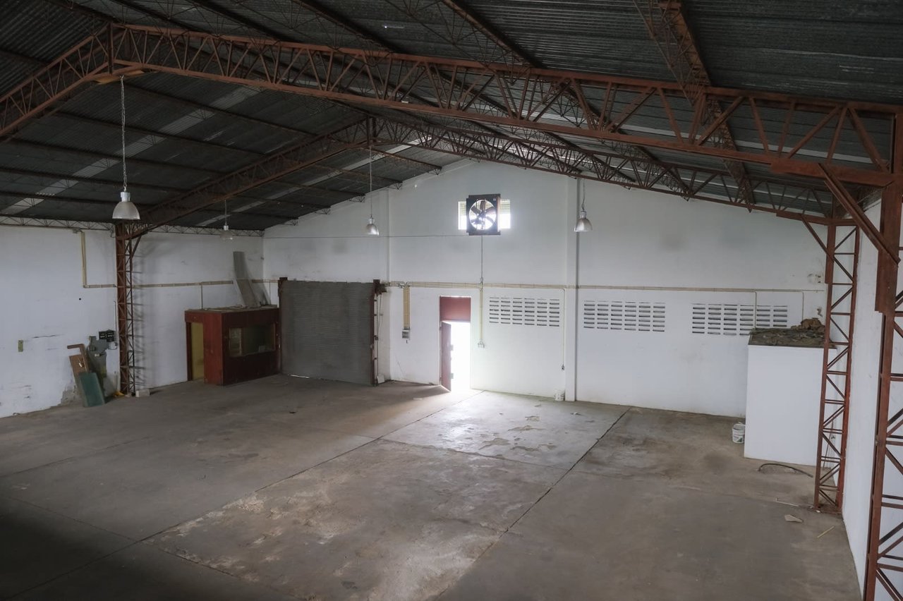 Commercial Warehouse Available for Rent