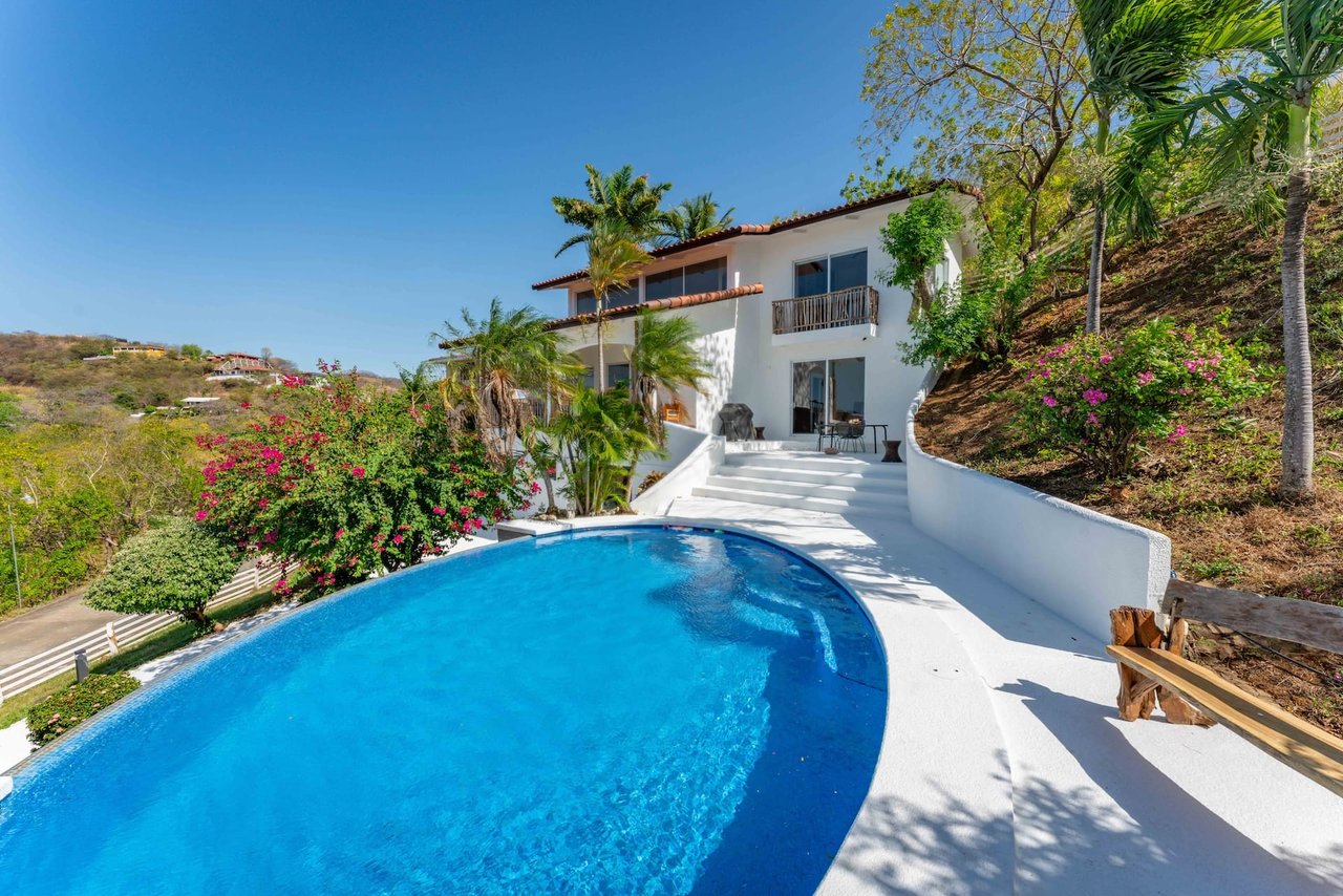 La Finca Blanca Ocean-View Home