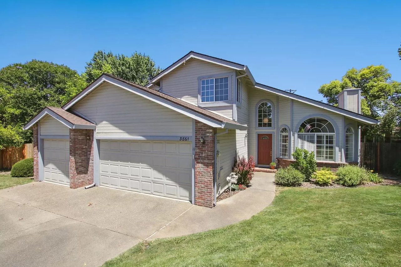 3861 Robie Lee Way