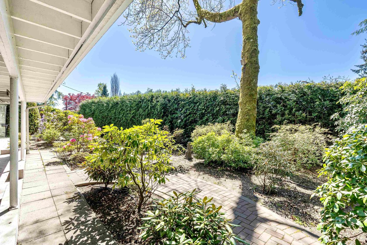 580 Granada Cres