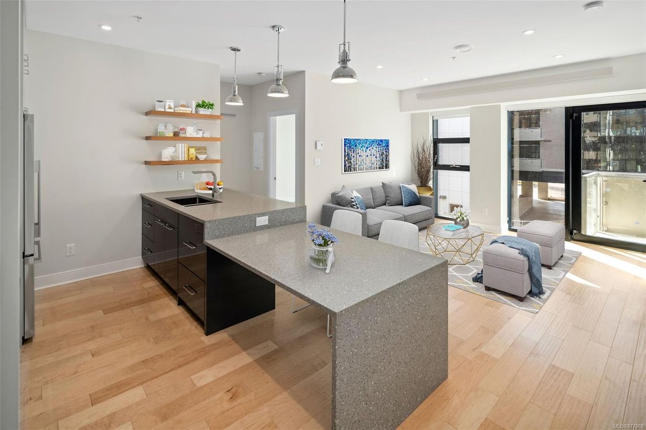 N212-1105 Pandora Ave