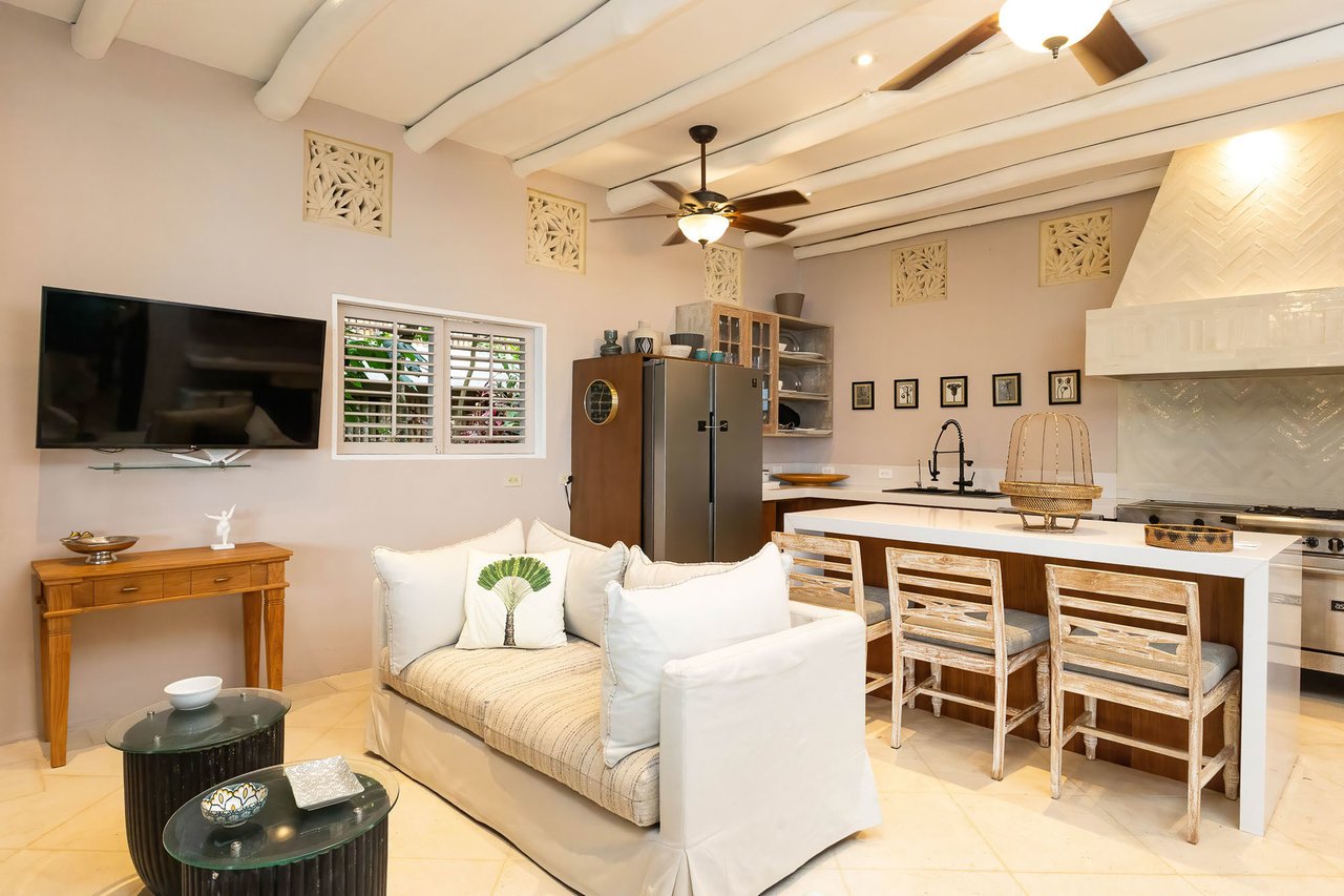 Balinese Tropical Rental Villa, Manuel Antonio, Puntarenas