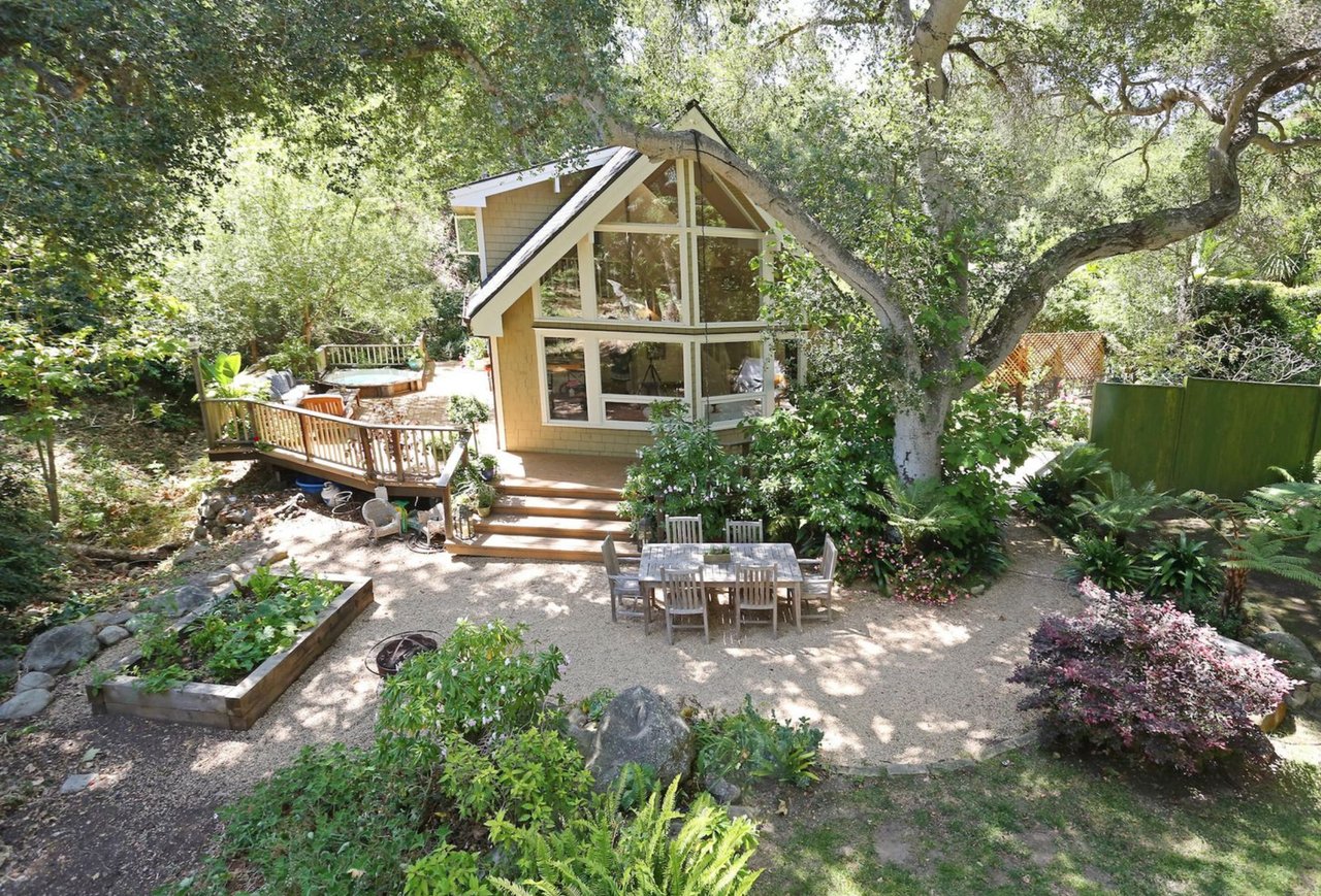 1221 E VALLEY RD