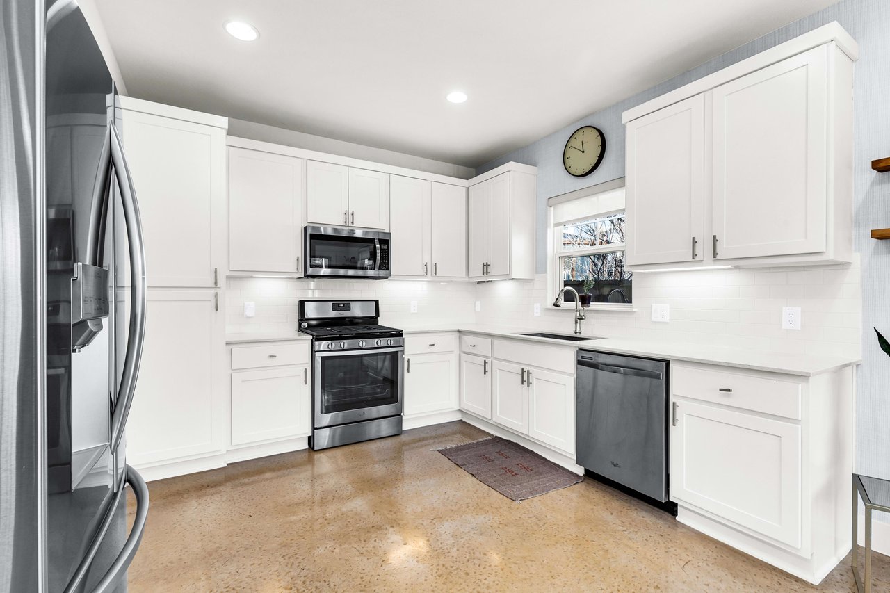 1604 JJ Seabrook #B