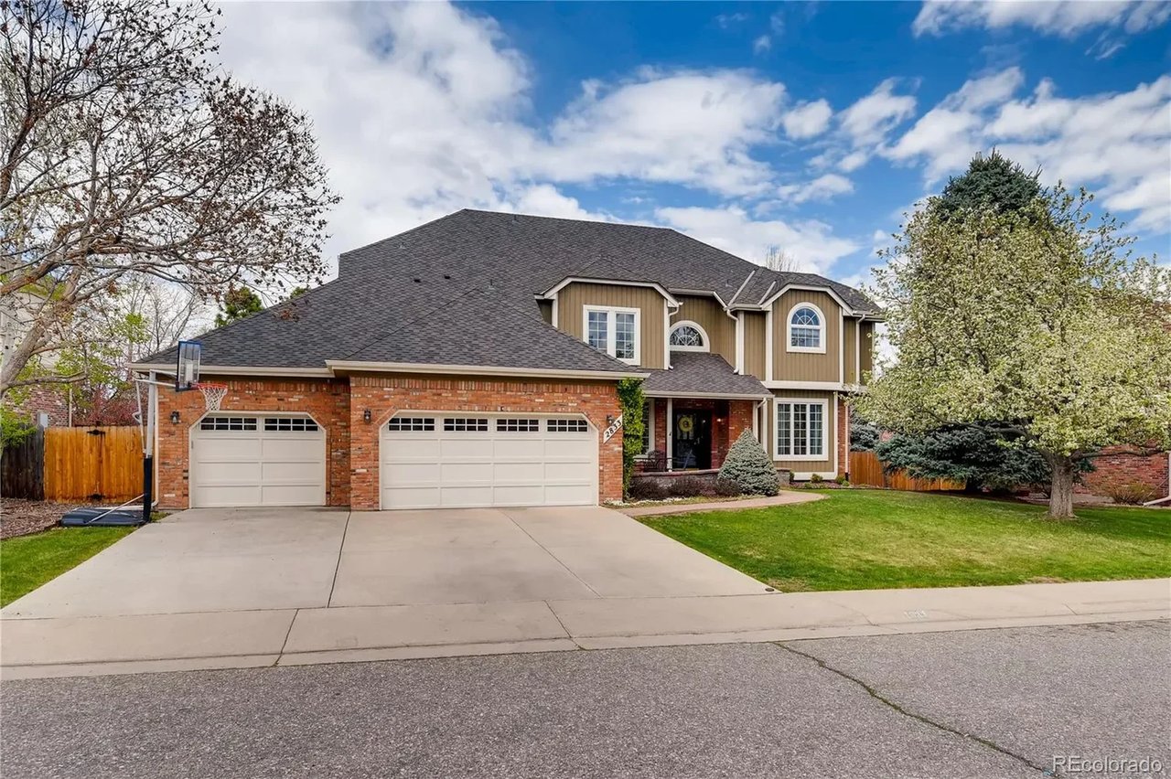 2833 E Nichols Cir