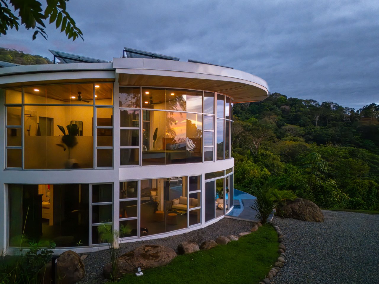 The Glass House. Sustainability, Luxury and Nature.