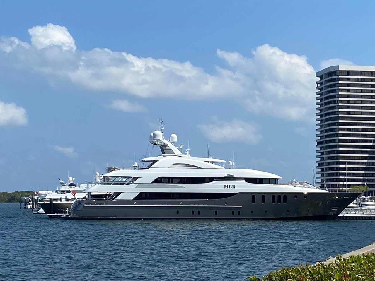 122 Lakeshore Drive #2320