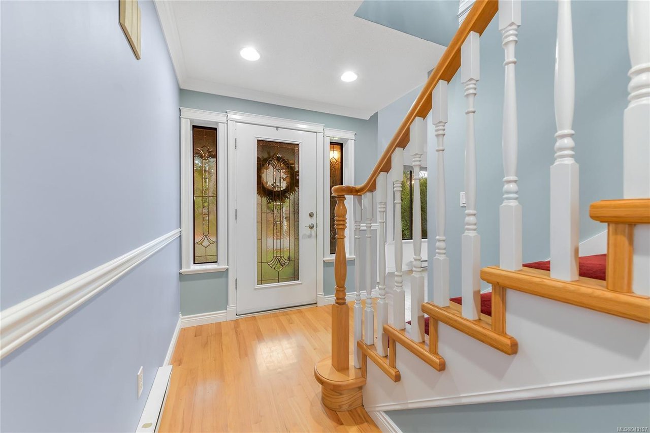 879 Denford Cres