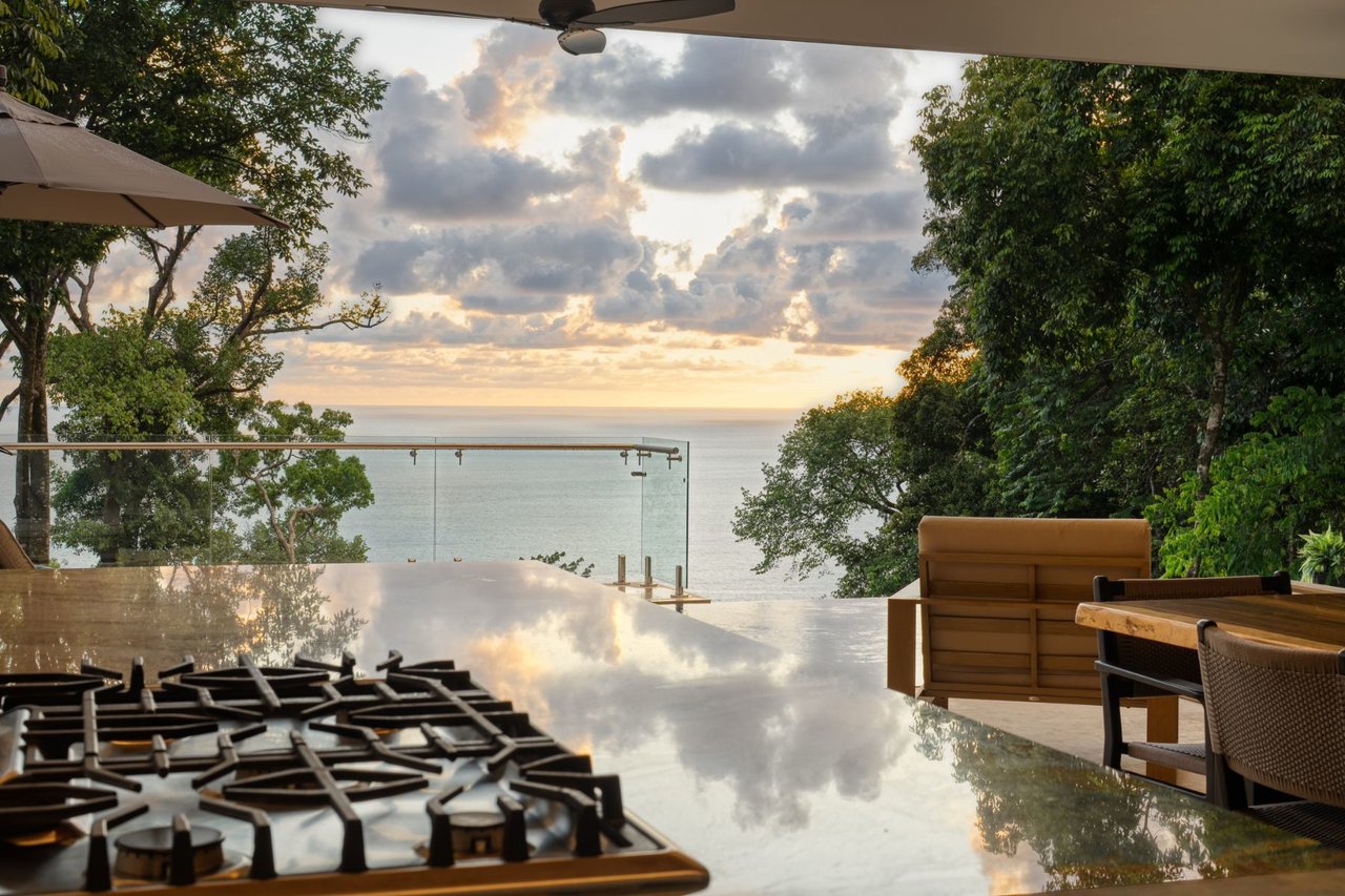 Modern Luxury Ocean View Home, Dominical, Puntarenas