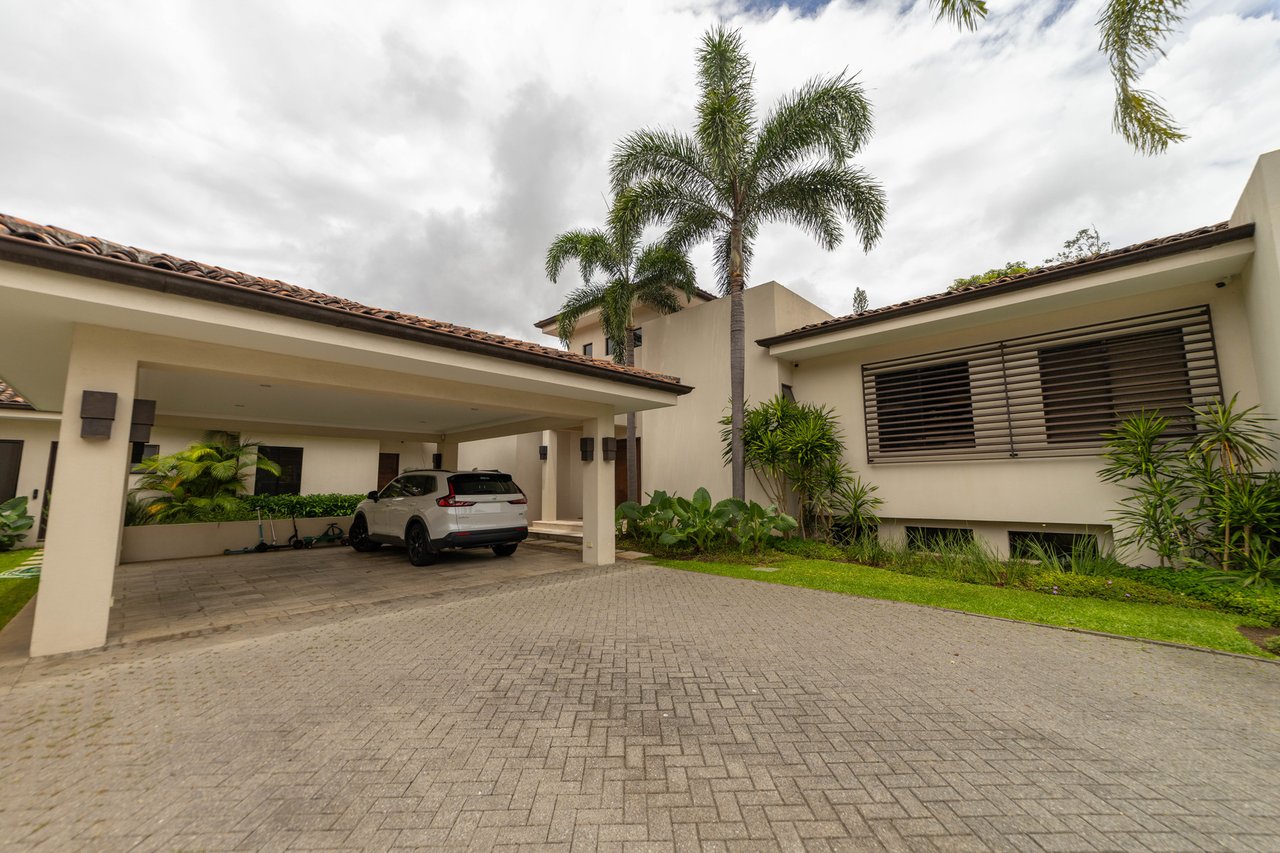 City Family Home, Escazu, San Jose