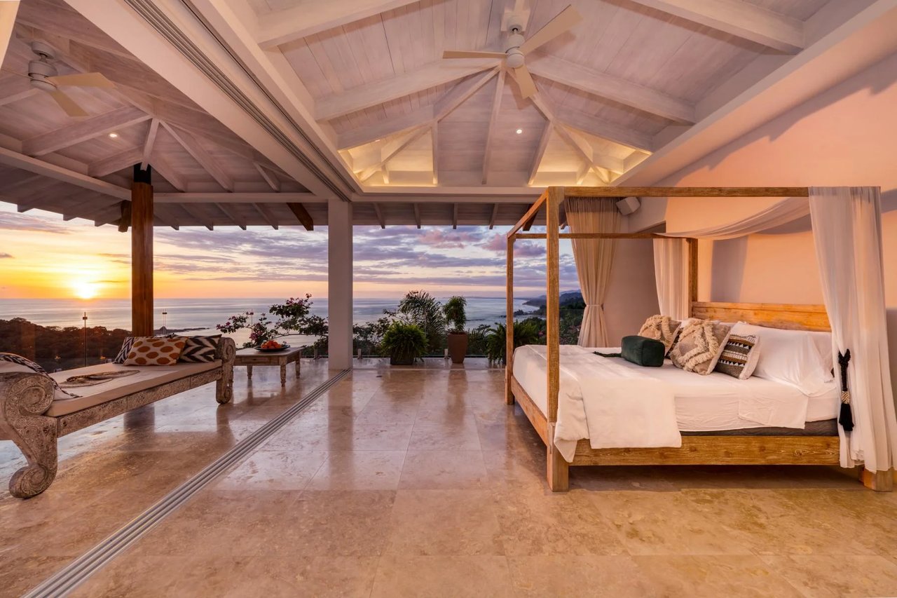 Contemporary Coastal Infinity Villa, Dominical, Puntarenas