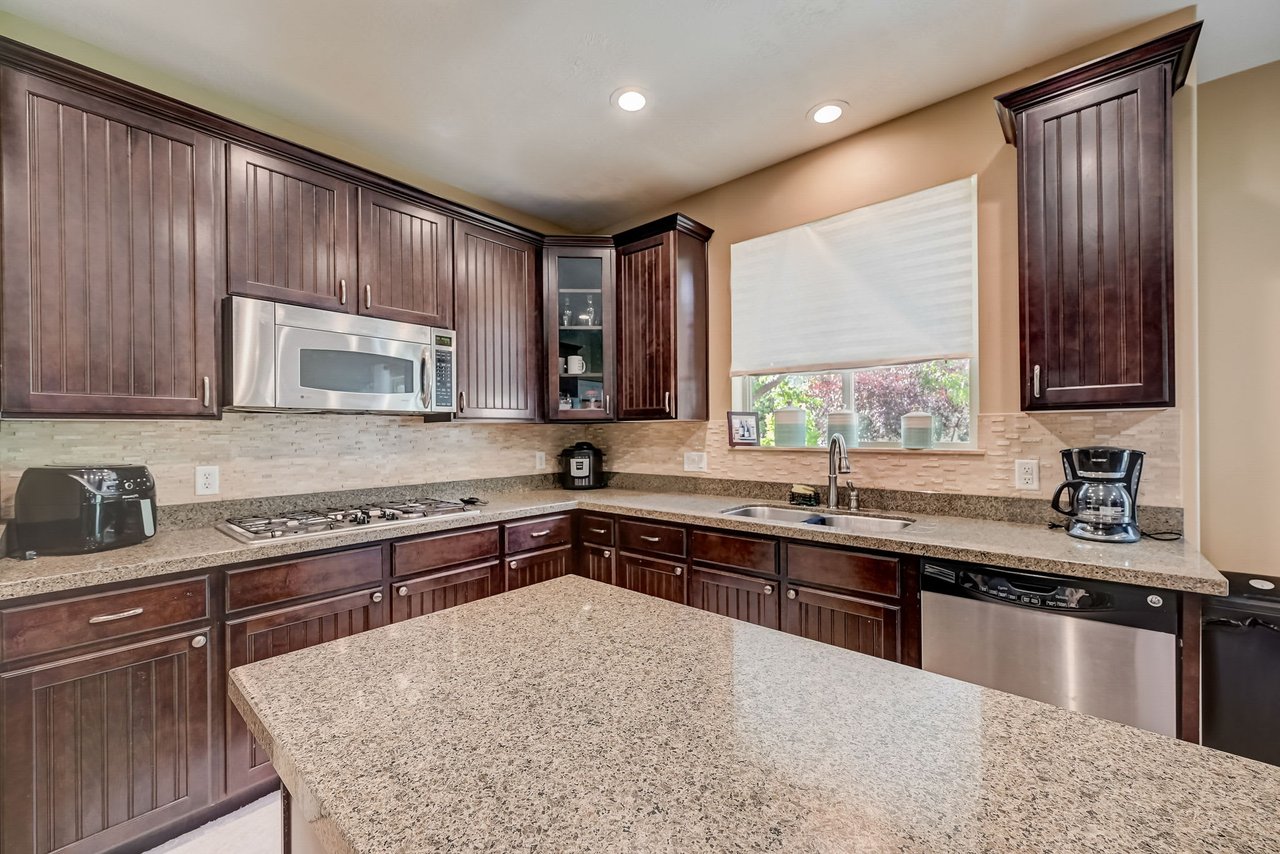 539 E Fireice Rose Ln